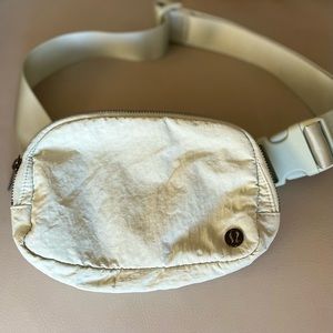 Lululemon Everywhere Belt Bag